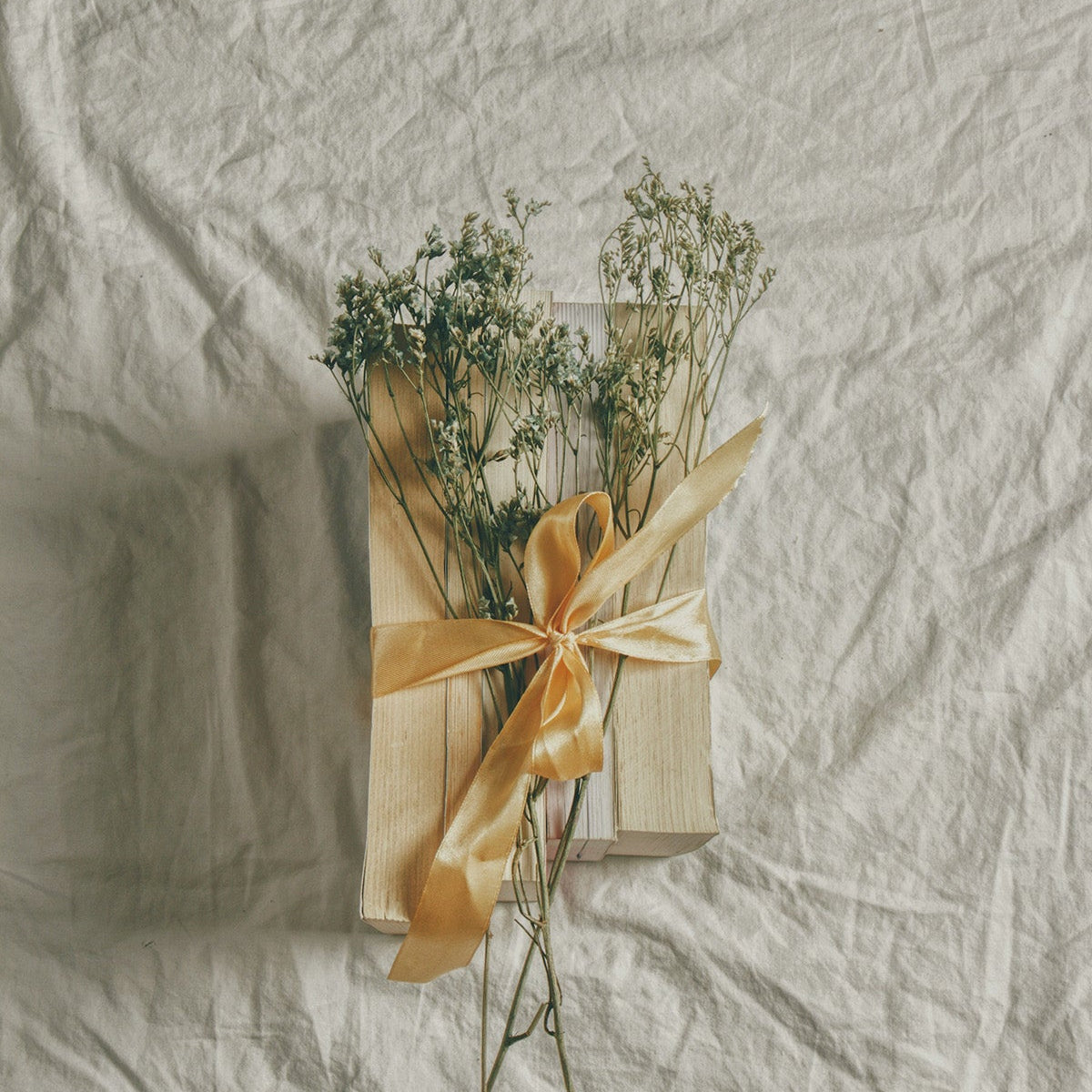 AZEȲA's Guide to Mindful Gifting: How to Gift With Intention According to Your Dosha