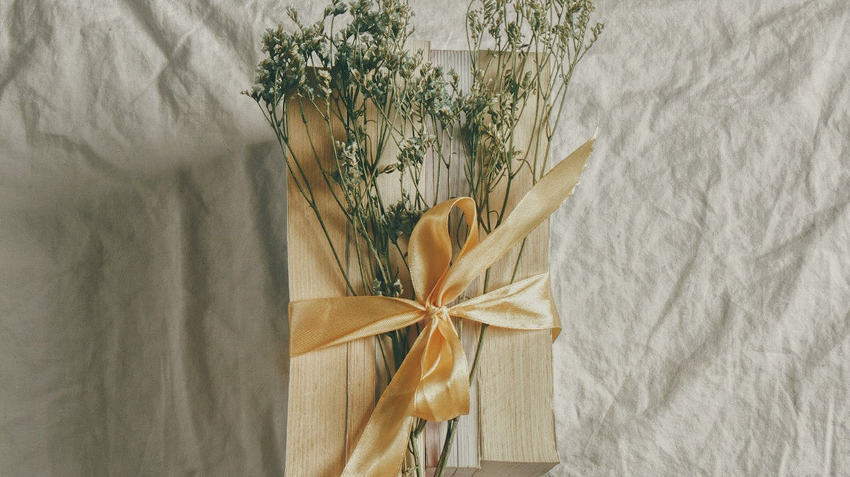 AZEȲA's Guide to Mindful Gifting: How to Gift With Intention According to Your Dosha